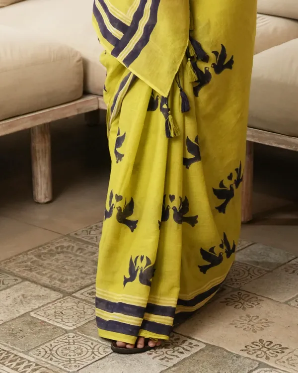 Green_Cotton_Lovebird_H_Block_Printed_Mul_Saree_With_Tassels_For_Women
